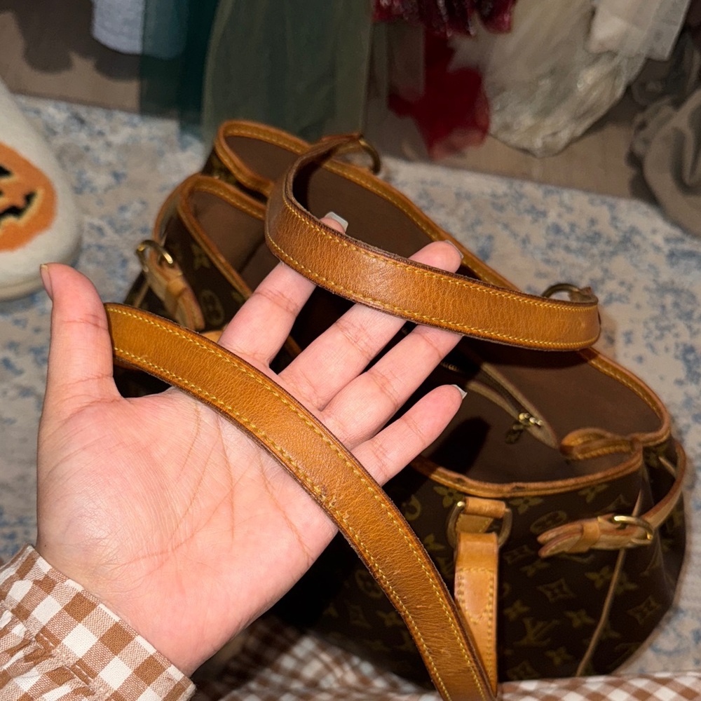 Louis Vuitton Batignolles - Picture 6 of 8